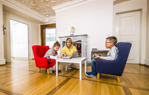 Kindertisch im Wartezimmer - Zahnarztpraxis zwischen den Toren, Aarau - Dr. Mustafa Dere. Foto © Jean-Jacques Ruchti